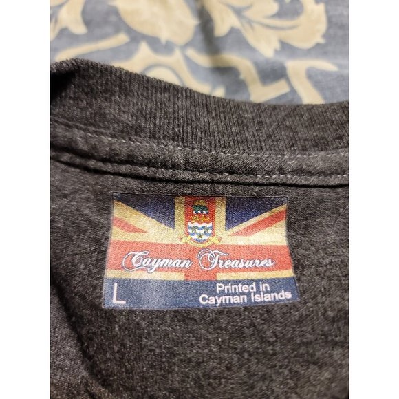 Cayman Treasures Gray Short Sleeve T Shirt Graphic Shark Size L - Picture 5 of 5